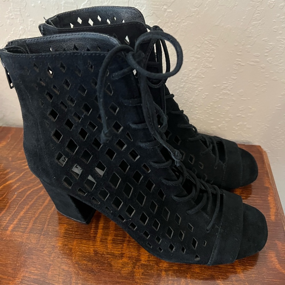 Steve Madden Denay Black Lace-Up peep toe Booties size 9
